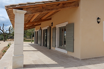 Terrasse avec pilier pierre massif - Click to enlarge